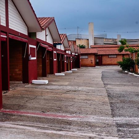 Hotel E Motel Madrugada Itu Eksteriør billede